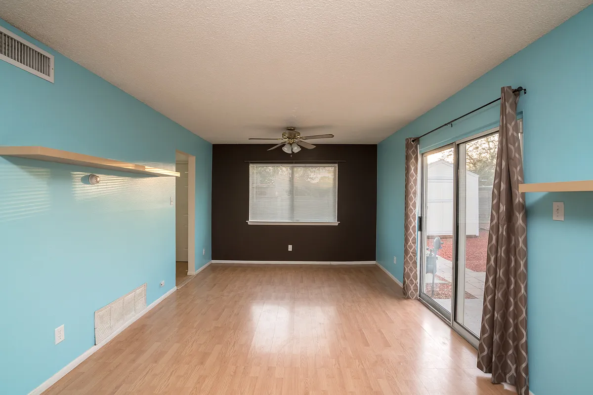 Ne Home 2 Bedroom 1 Bath — Photo 4