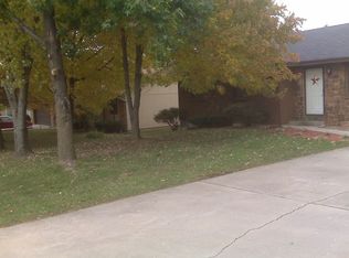 3235 W Village Ln, Springfield, MO 65807