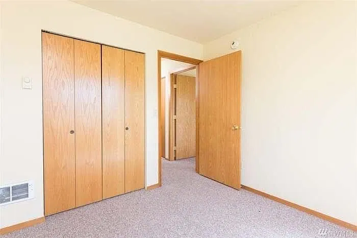 2 bed, 900 sqft, $1,950 — Photo 2