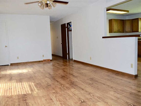 4th image of 2687 Race Ln