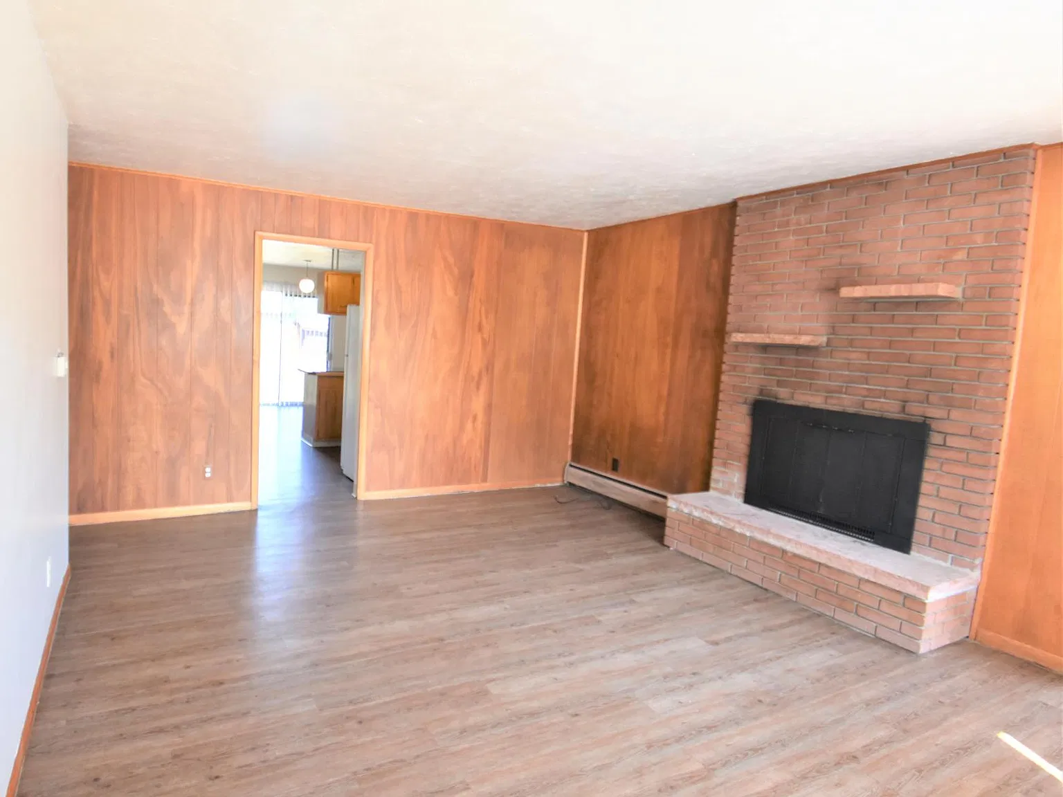 3 bed, 1.5 bath, 1210 sqft, $2,960 — Photo 3
