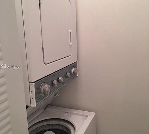 5th image of 1560 Meridian Ave APT 105