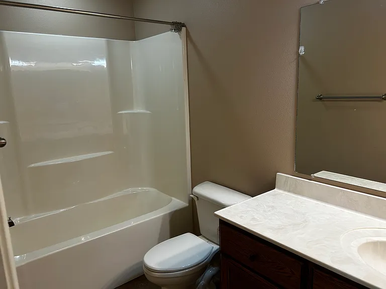 901 Greenwood Dr — Photo 9