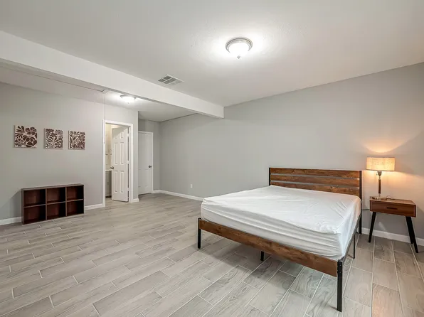 (undisclosed Address), Houston, TX 77087