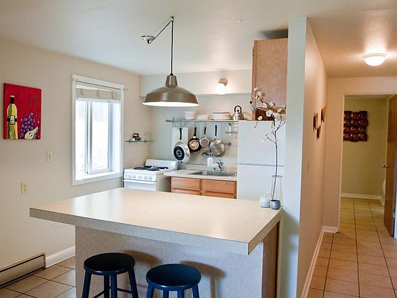 4th image of 731 S Lincoln Pl APT 1
