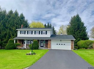 15 West Dr, Ballston Lake, NY 12019