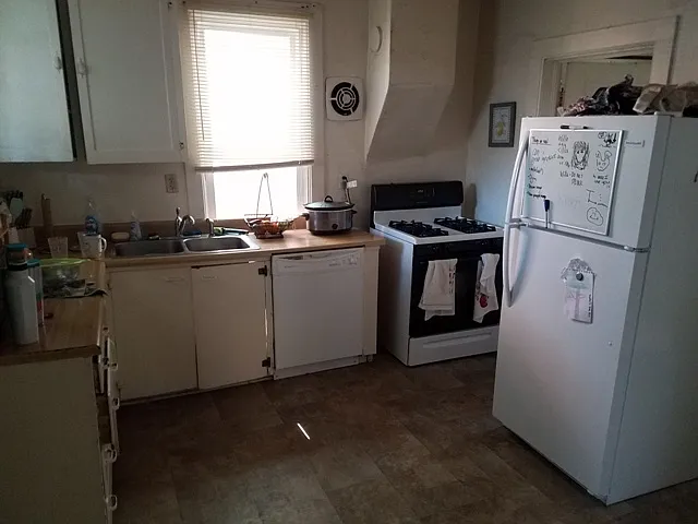 619 Marine #1 - kitchen