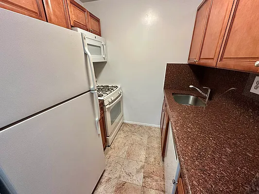 Rented by J PRESTON AND ASSOCIATES INC | media 4