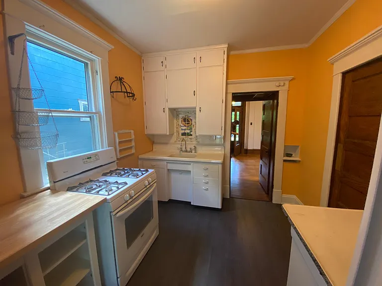 2580 Glenmawr Ave — Photo 7