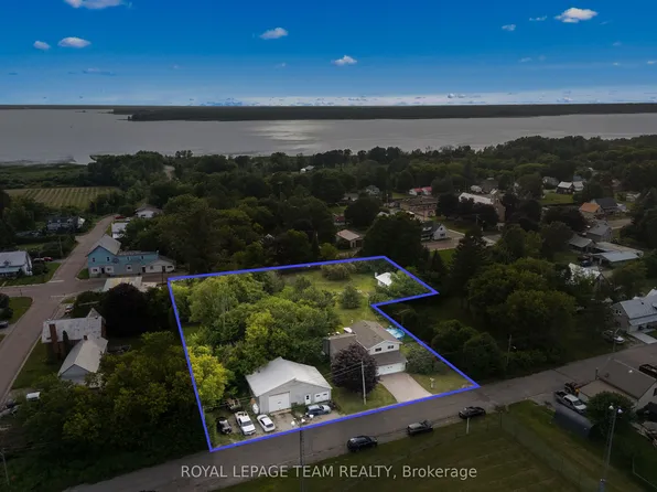 1315 Jessie St, Whitewater Region, ON K0J 2L0