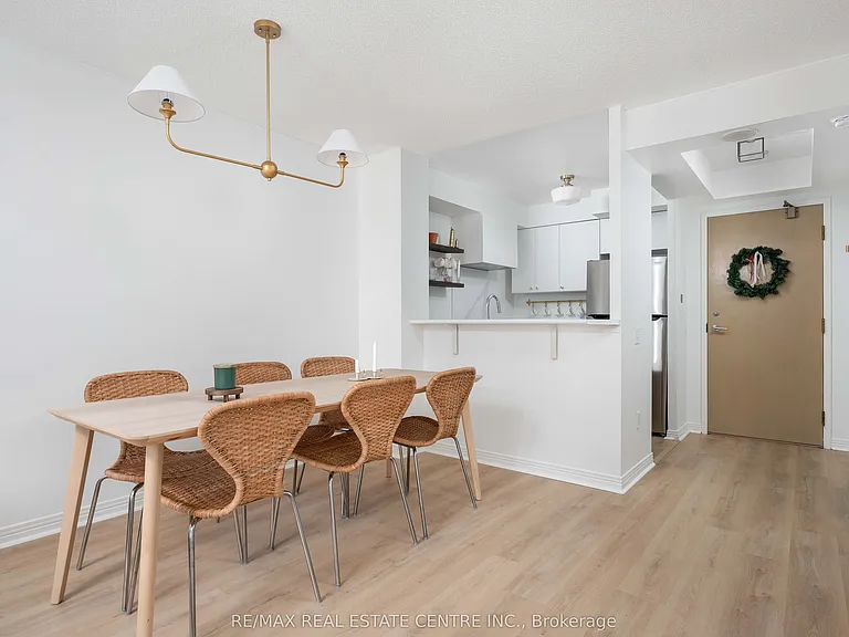 942 Yonge St #616 — Photo 5