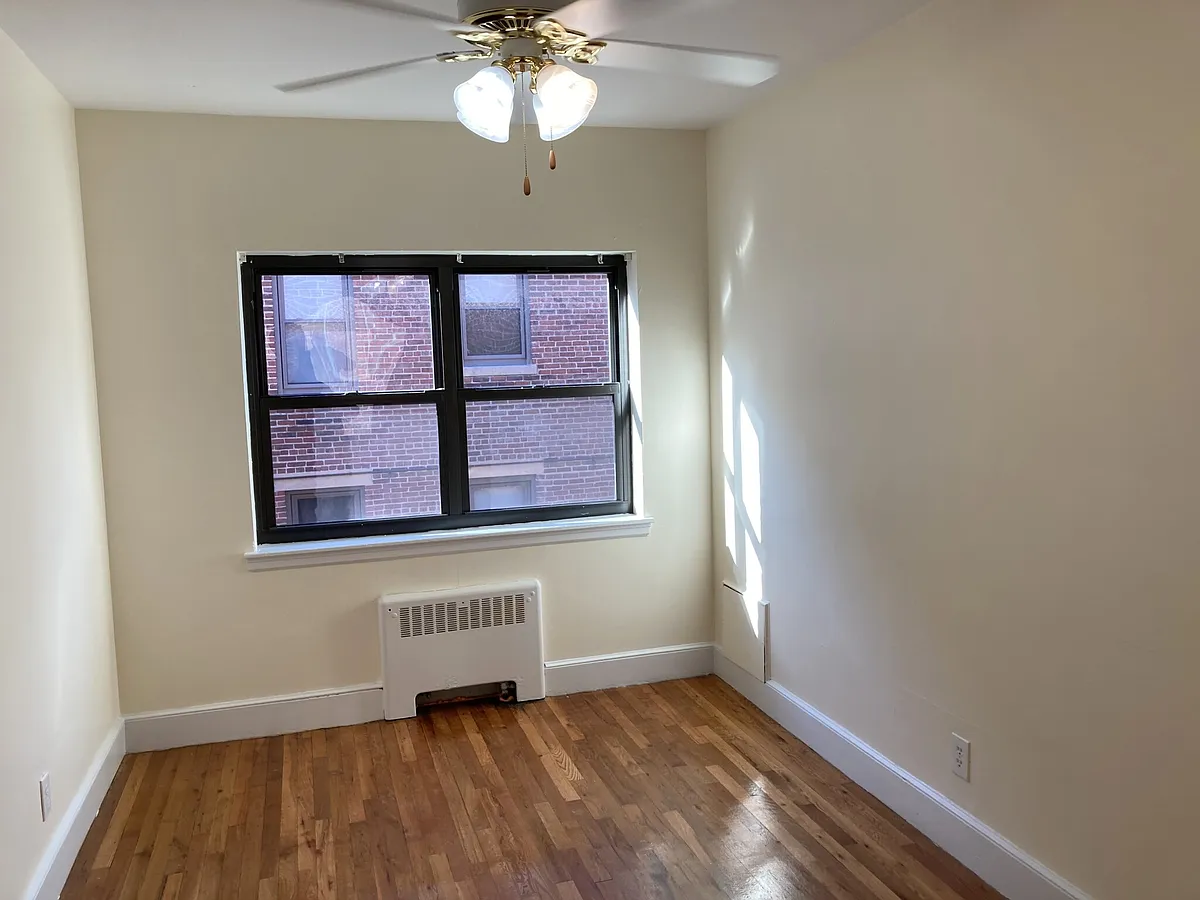 Building Photo - 110 Longwood Ave #3