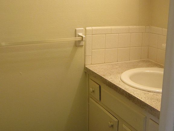 1/2 bath