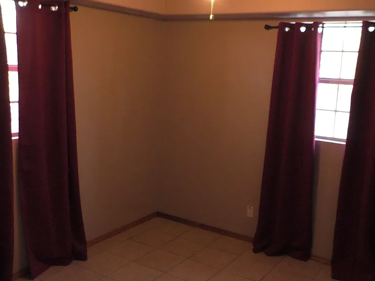 406 Larchmont Dr — Photo 14