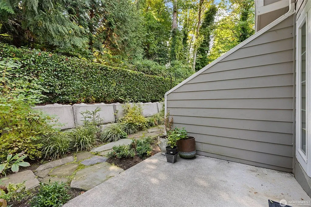 3 bed, 1961 sqft, $3,500 — Photo 2