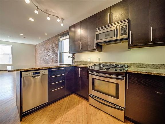 5th image of 324 Baldwin Ave #302