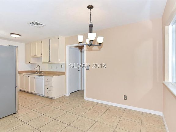 5th image of 2421 Vista Colina St