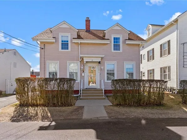 17 E Earle St, Cumberland, RI 02864