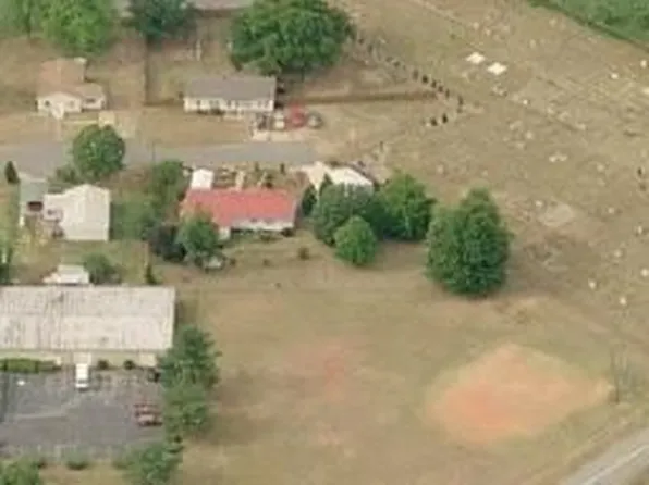 30 Winchester Ct, Wellford, SC 29385