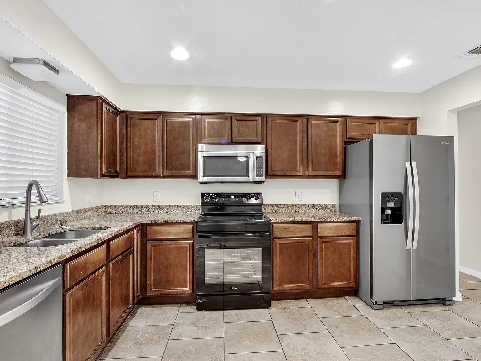 3 bed, 1608 sqft, $2,500 — Photo 4