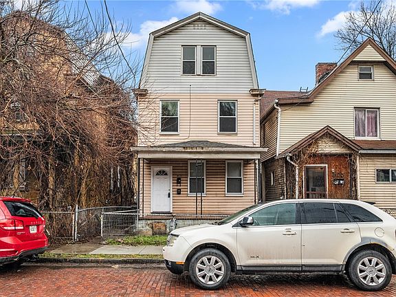 2nd image of 902 Robinson St