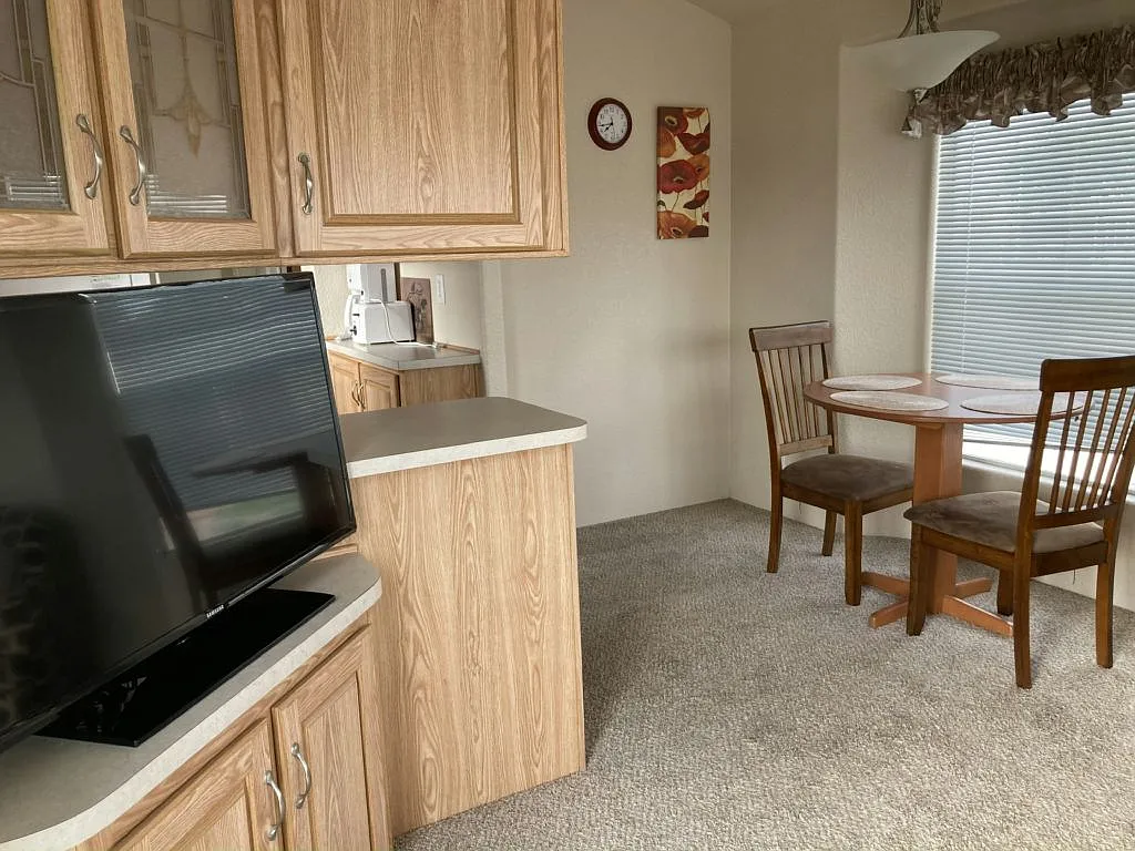 1 bed, 1.0 bath, 385 sqft, $1,200 — Photo 4