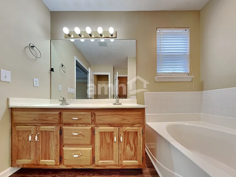 1617 E Blairmont Dr — Photo 12