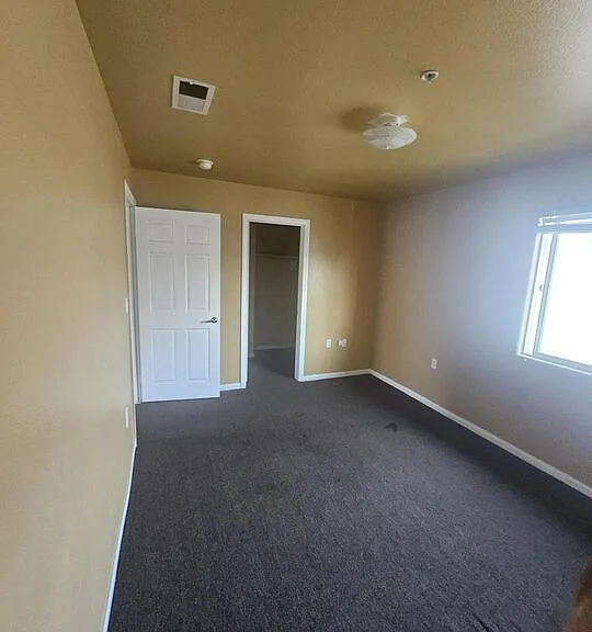 887 E 40th Pl #3 — Photo 5