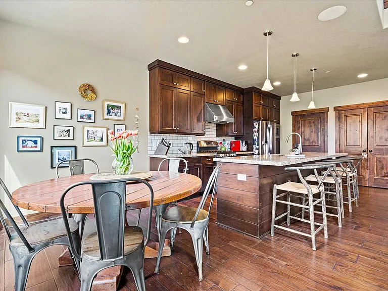 871 W Abigail Dr — Photo 3