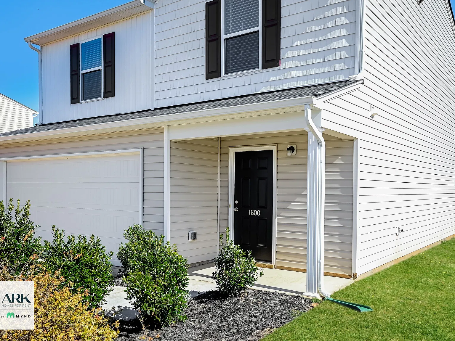 3 bed, 3.0 bath, 1607 sqft, $1,775 — Photo 2