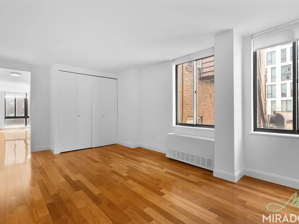 290 Third Avenue image 12 of 30