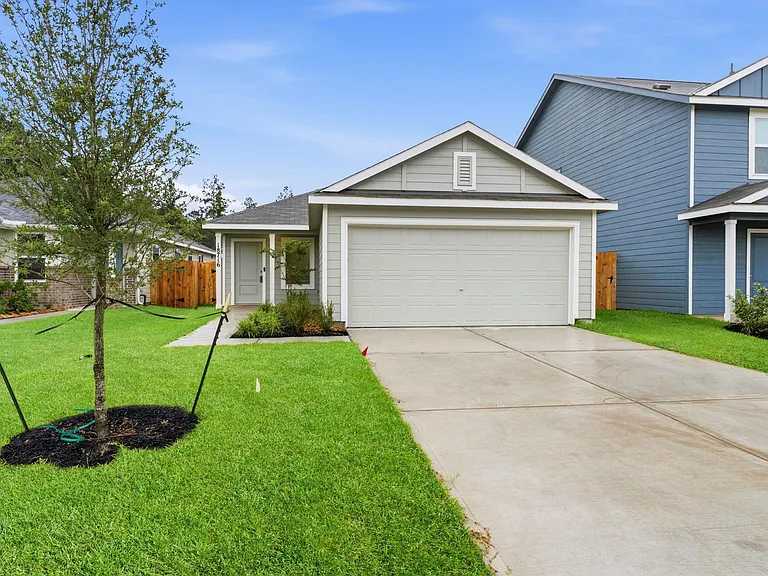 18716 Loom Dr — Photo 2