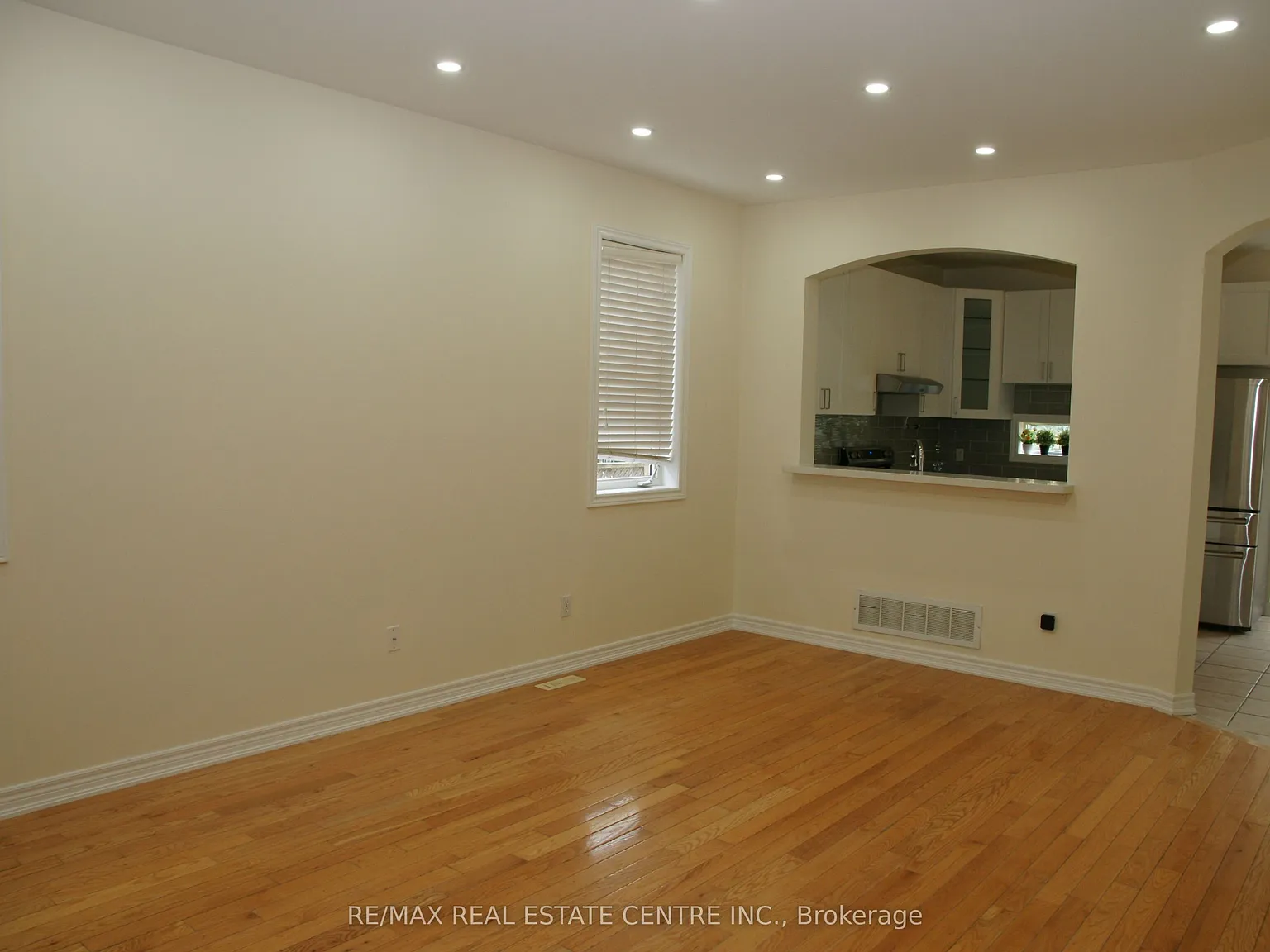 4 bed, $3,500 — Photo 4