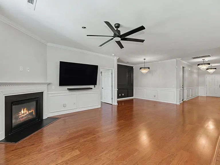 247 Clayburne Dr — Photo 8