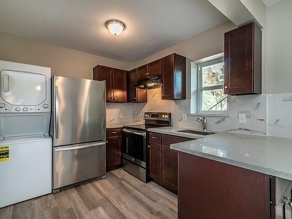 5th image of 1819 Cove Park Dr #3