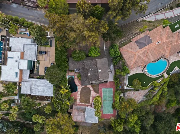 860 Linda Flora Dr, Los Angeles, CA 90049