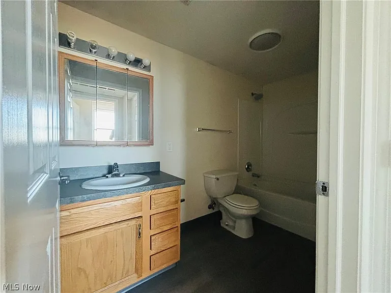 5644 Broadway Ave #602 — Photo 9