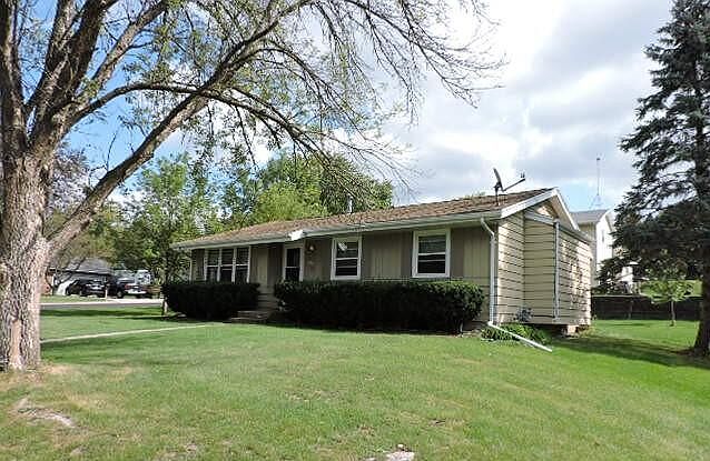 1st image of 1525 Greencrest Dr