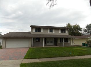 74 Lancaster Ave, Elk Grove Village, IL 60007
