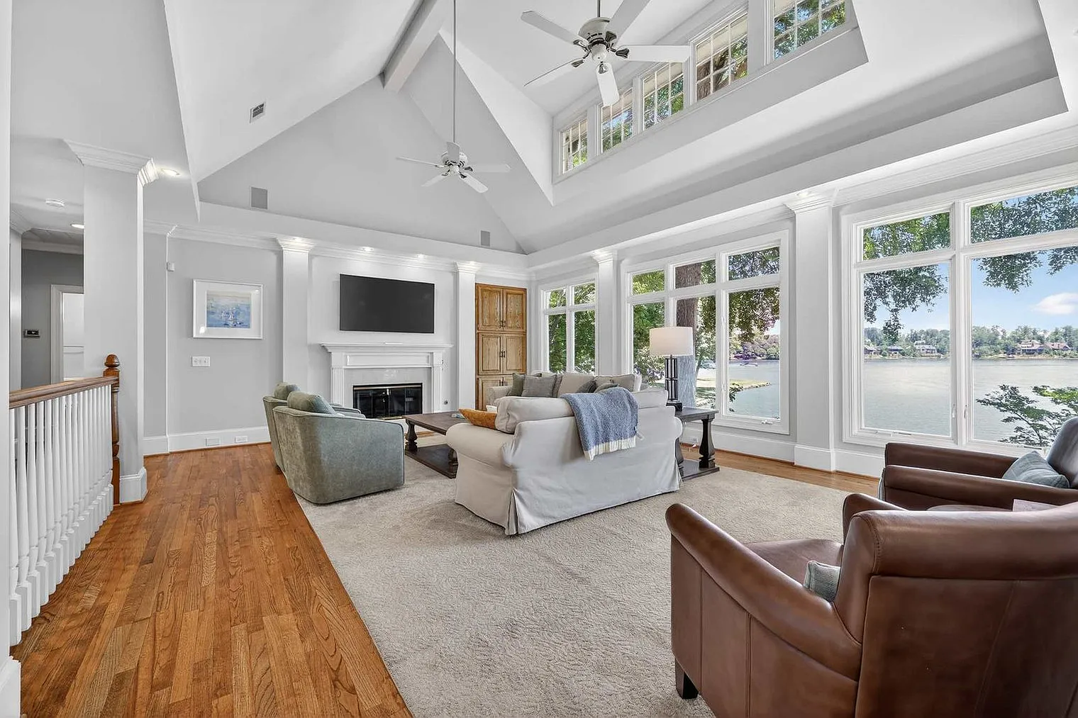 5 bed, 5.0 bath, 4800 sqft, $14,777 — Photo 1