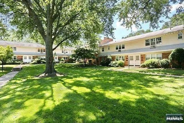 Building Photo - 12D Lakeview Ave #D
