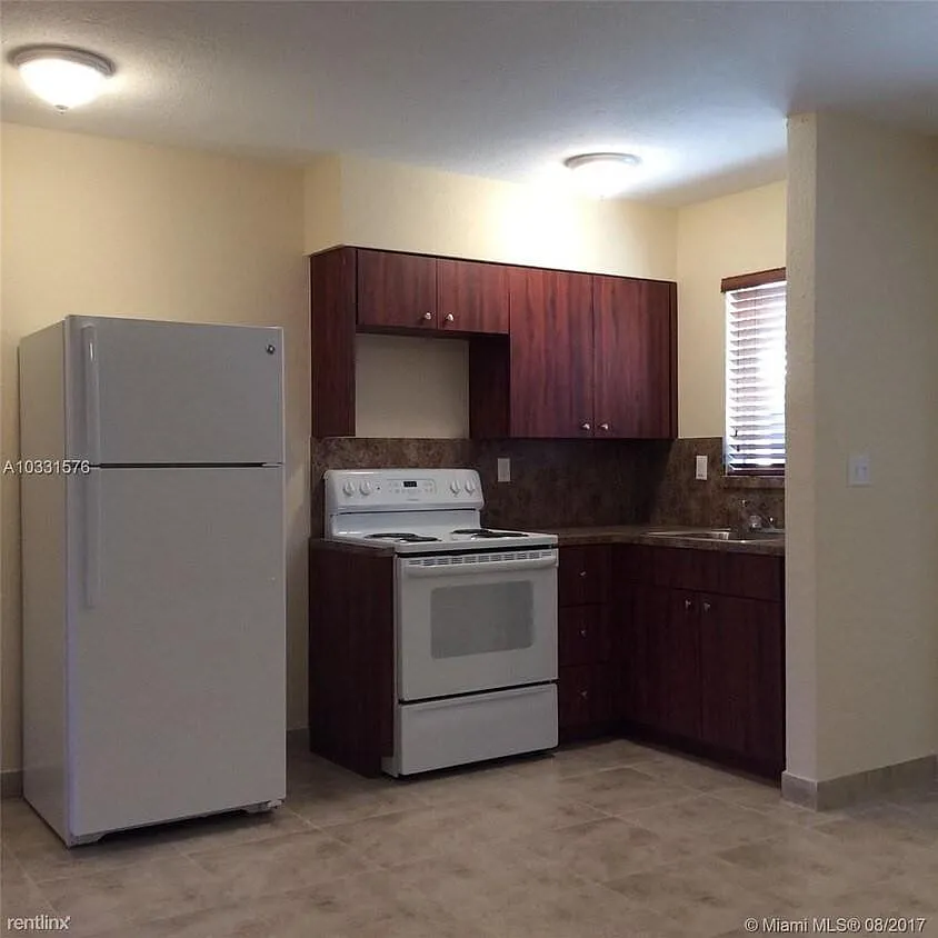 2 bed, 1.0 bath, 950 sqft, $1,850 — Photo 2