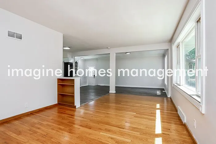 3 bed, 2.0 bath, 1213 sqft, $2,095 — Photo 2