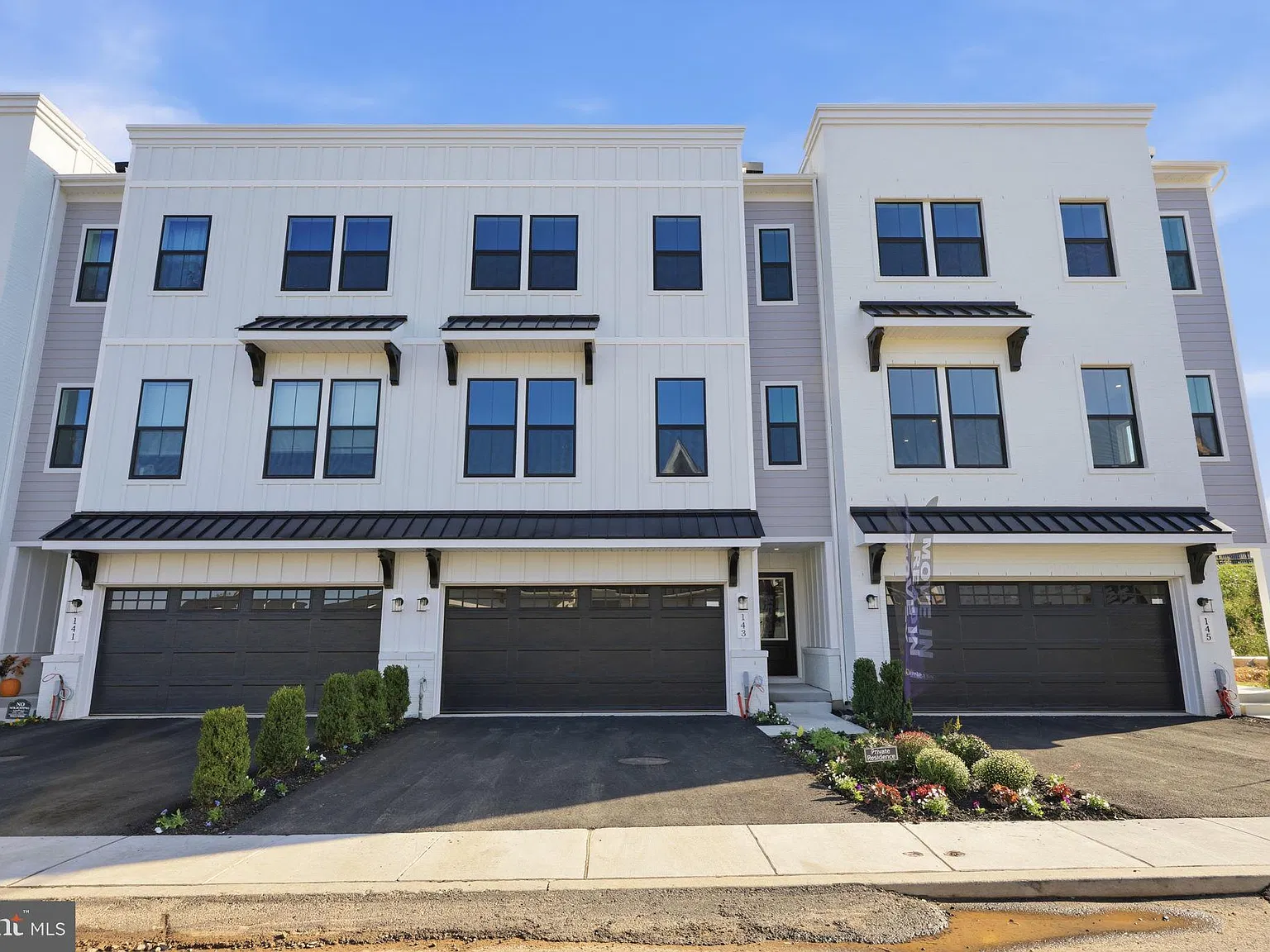 4 bed, 3.5 bath, $5,600 — Photo 1