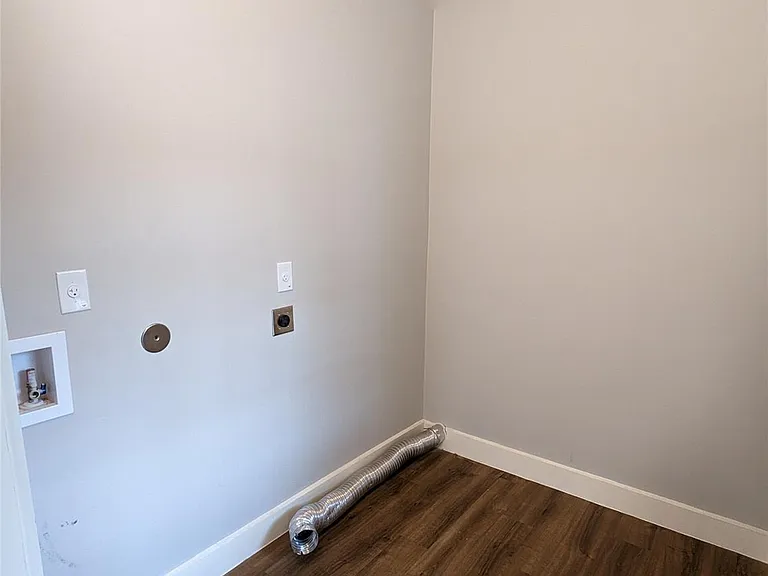 4526 Avenue H — Photo 23