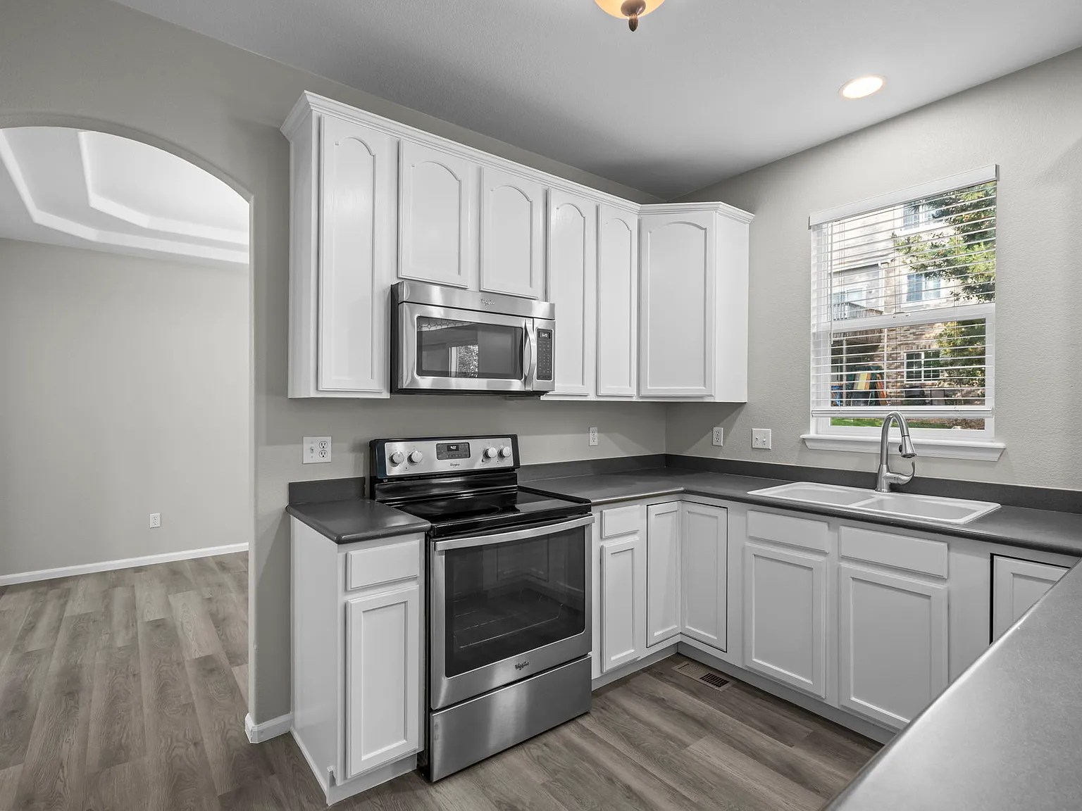 4 bed, 2796 sqft, $3,100 — Photo 2