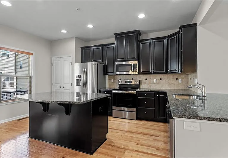 410A Fairmont Dr — Photo 5