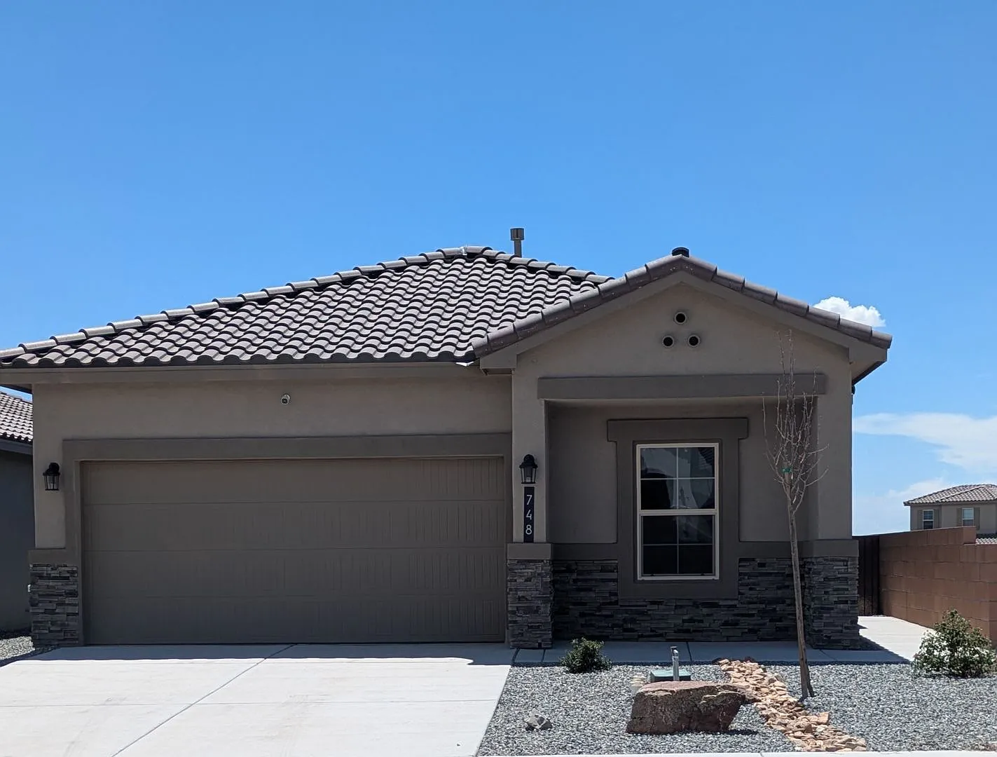 748 Amastista Loop SE — Photo 2