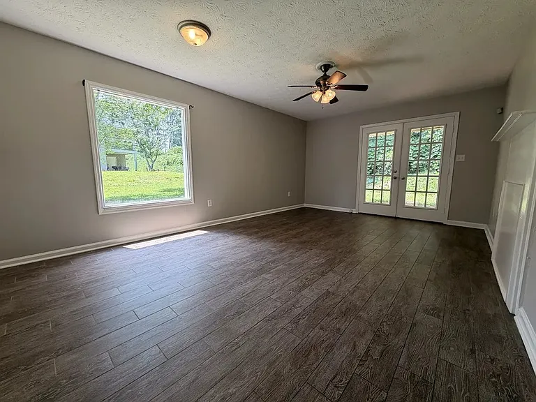 145 Cumberland Ct — Photo 3