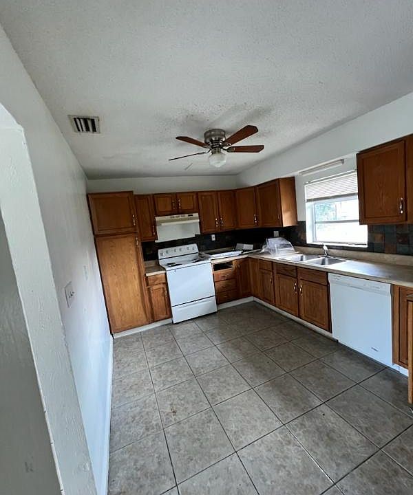 1st image of 126 3rd Jpv St